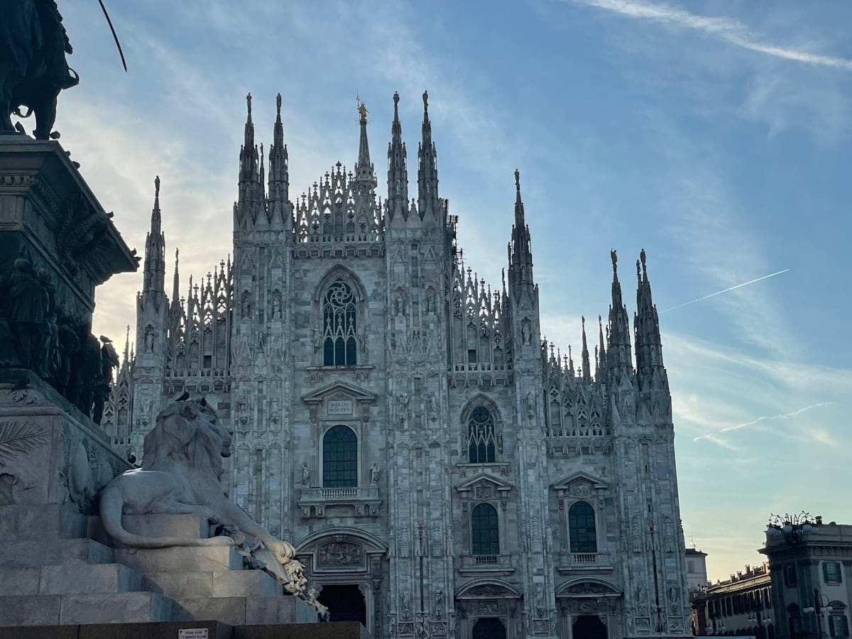 Milan Katedral Duomo seni bina gothic Itali