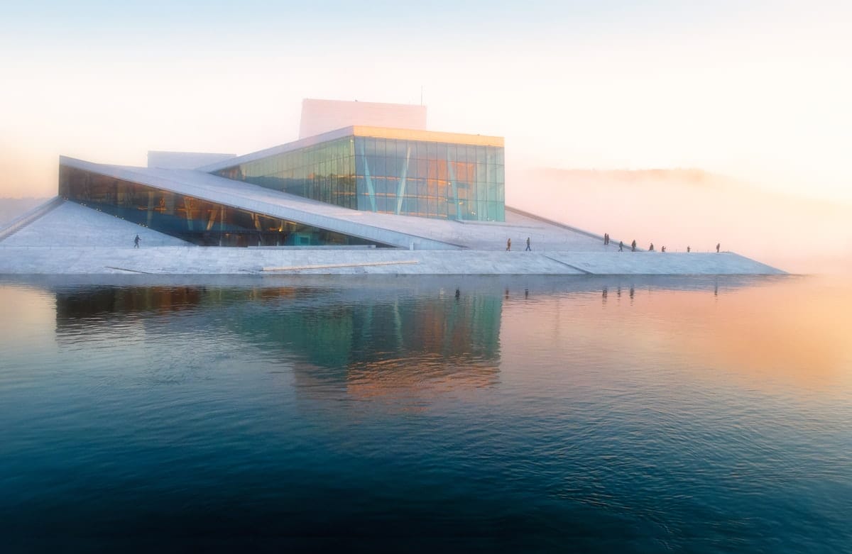 Arkitektur tepi air Oslo Opera House di Norway