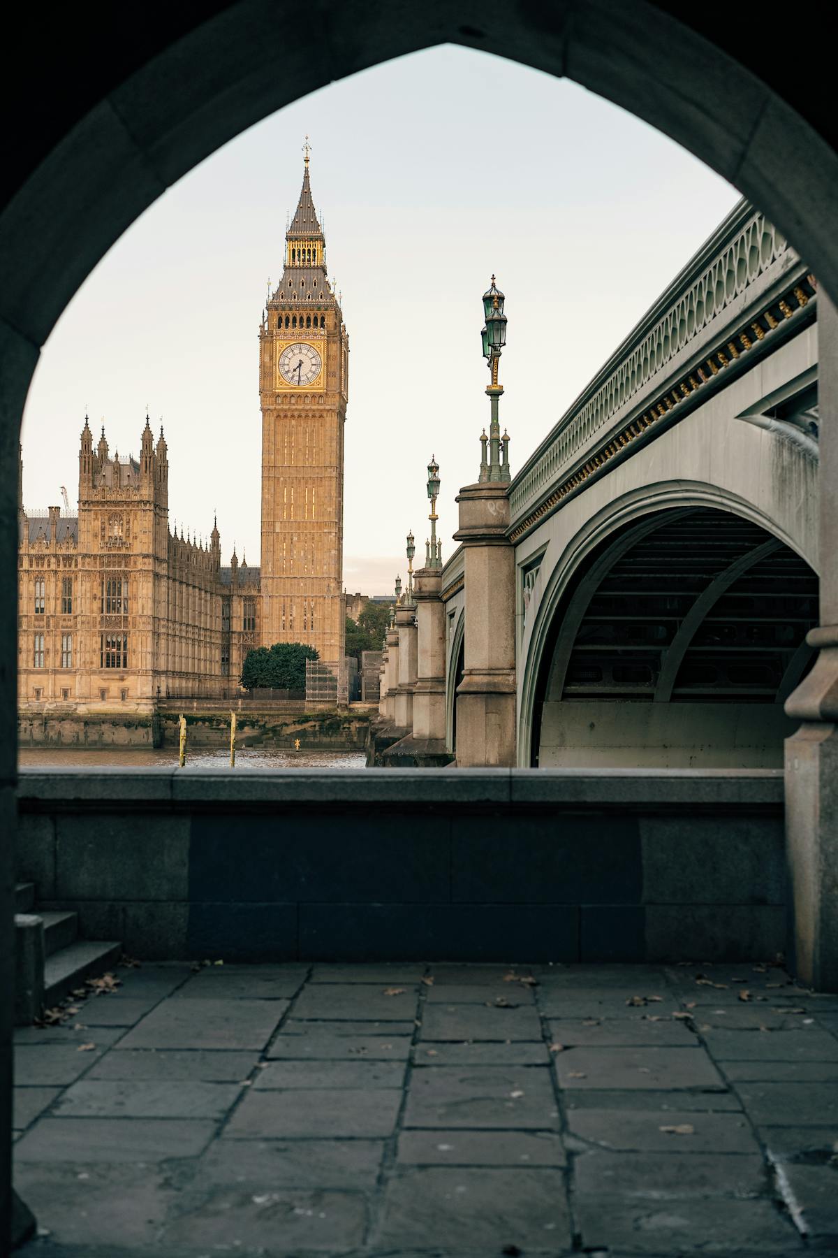 Big Ben ja Westminster Bridge Lontoossa