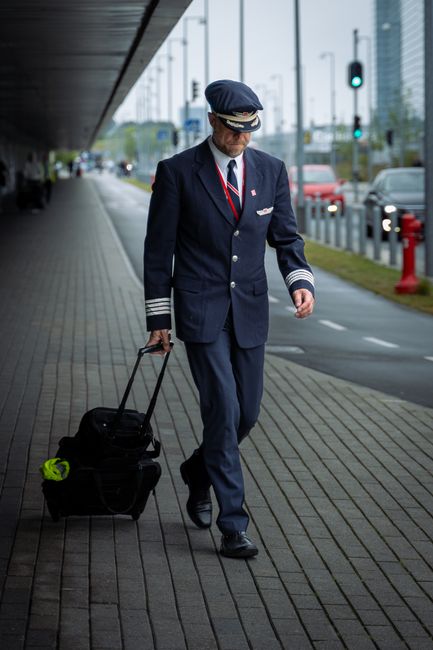 Business traveller who needs a UK ETA at the airport