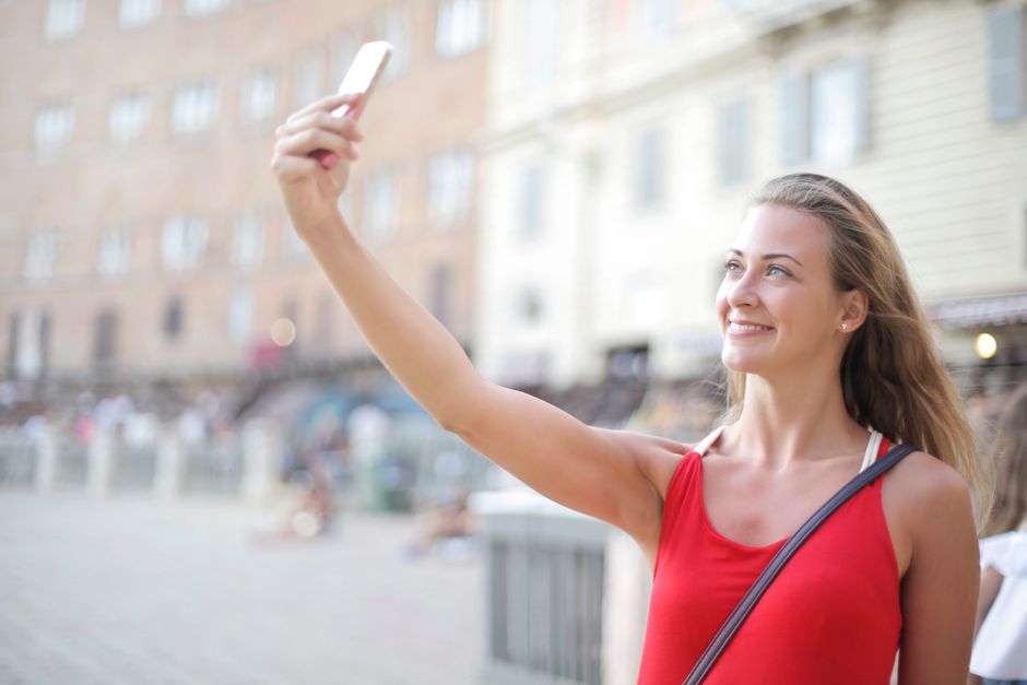 Applicant taking a compliant front-facing digital photo for a UK ETA application