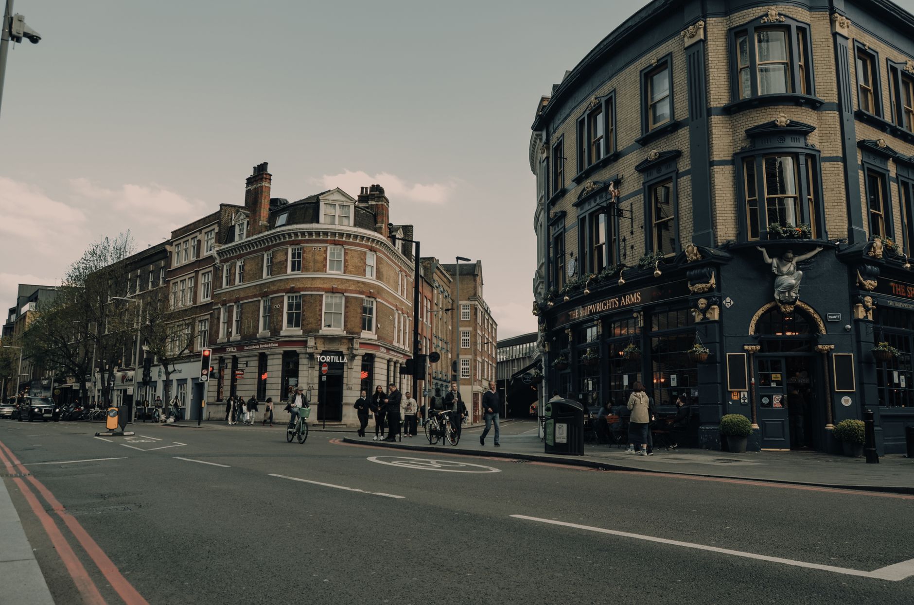 London street near a Test cricket ground used by Ashes 2027 travelling fans